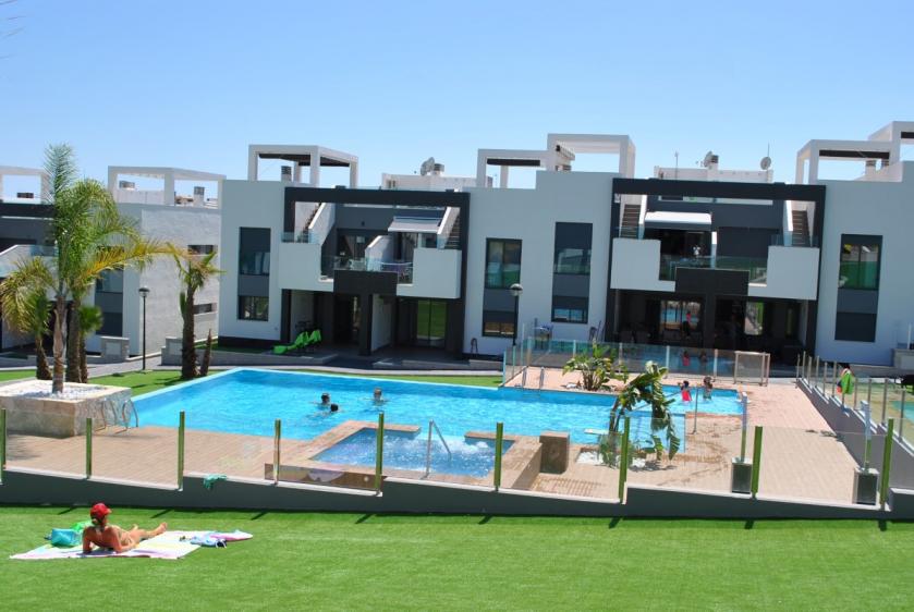 Første etasje leilighet i Oasis Beach Punta Prima 8 Nº 039 in España Casas
